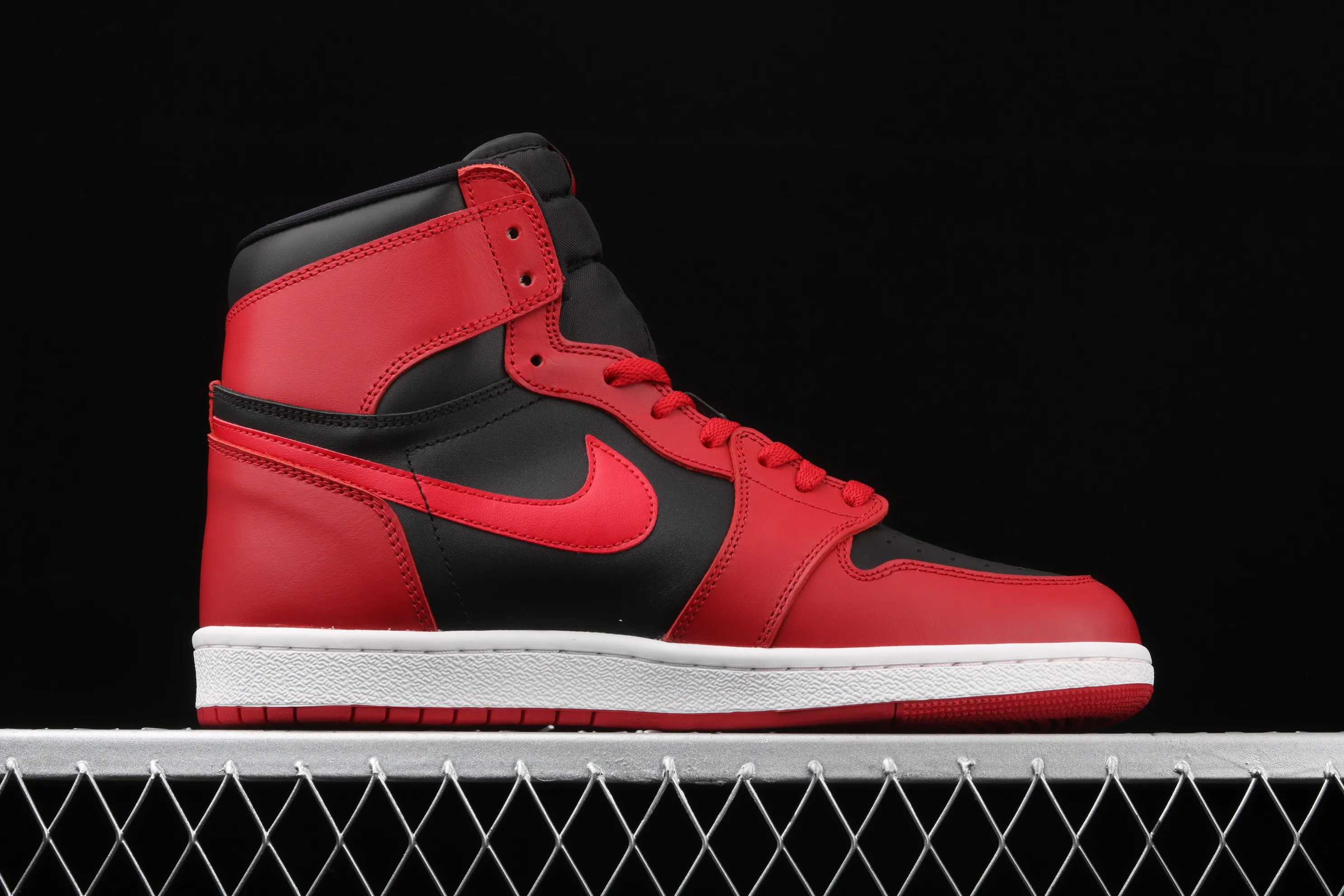 All Categories Air Jordan Jordan Series Basketball Shoes Air Jordan 1 High Pure Original Version Air Jordan 1 Hi 85 AJ1 Joe 1 Reversed Black and Red Forbidden High Basketball Shoes BQ4422-600